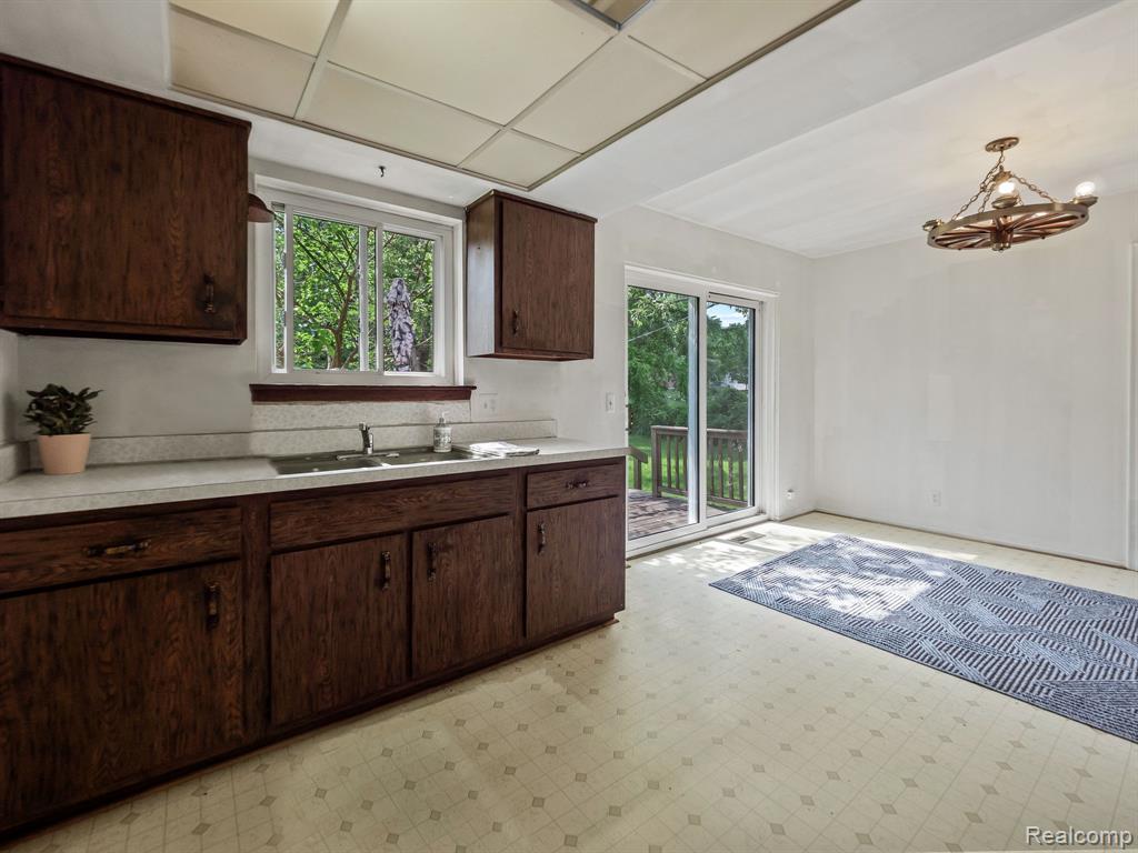 43667 DEQUINDRE Road, Troy, MI 48085 — Photo 12