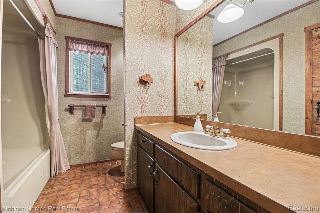 885 Rustic Village Lane, Lake Orion, MI 48362 — Photo 23