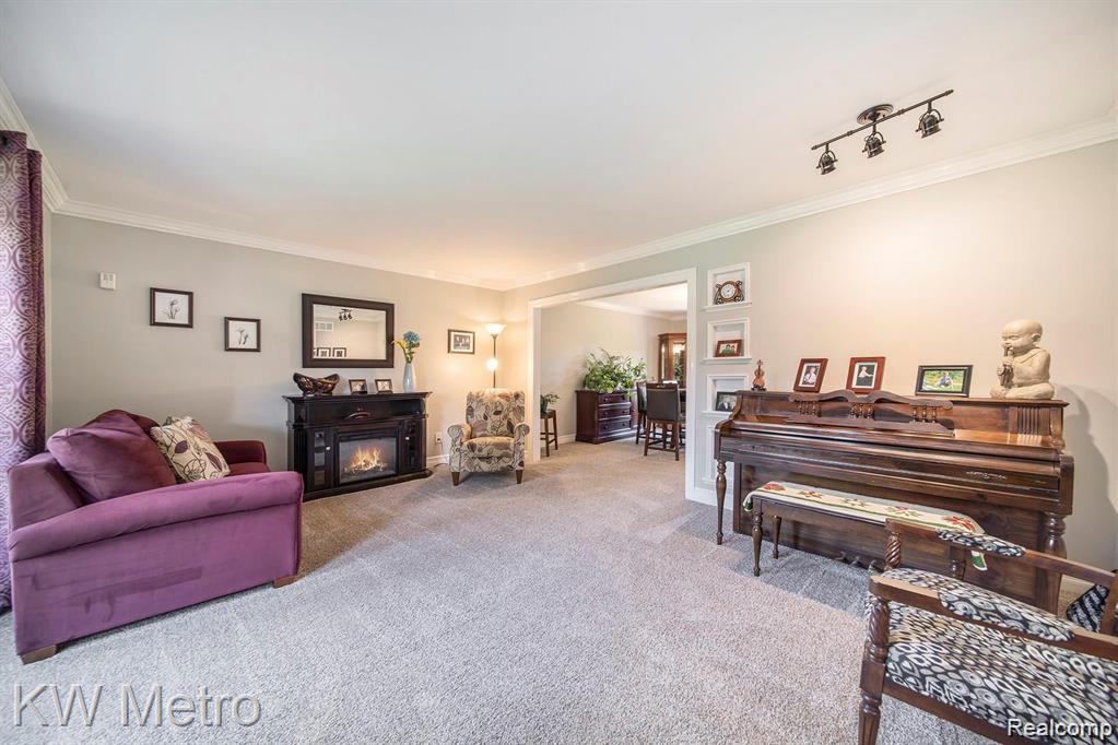 6886 Vail Court, Clarkston, MI 48348 — Photo 12