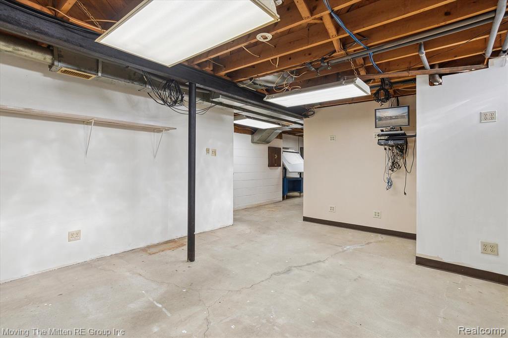 47853 N SHORE Drive, Van Buren, MI 48111 — Photo 32