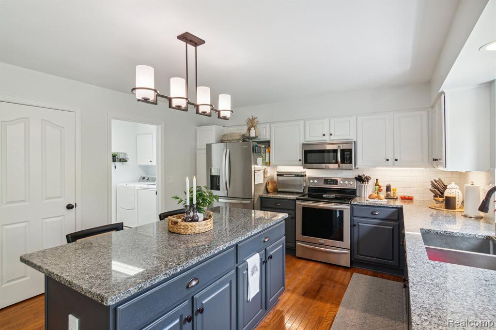 387 TORRINGTON Drive W, Canton, MI 48188 — Photo 18