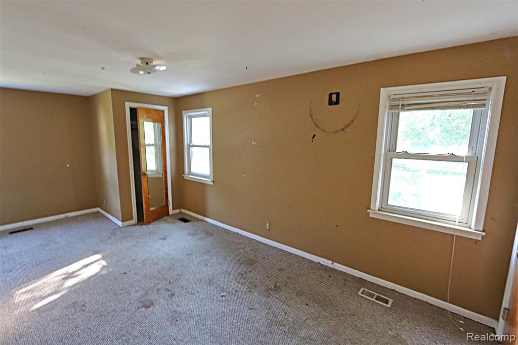 5455 Mayfair Street, Dearborn Heights, MI 48125 — Photo 18
