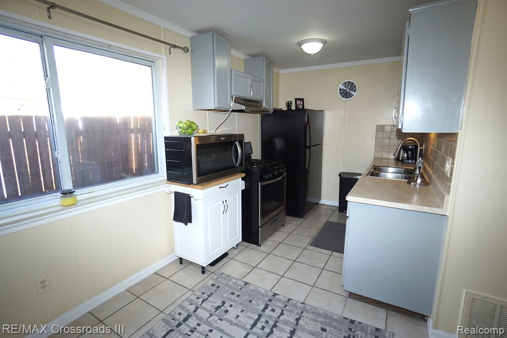 5863 BALFOUR Avenue, Allen Park, MI 48101 — Photo 13