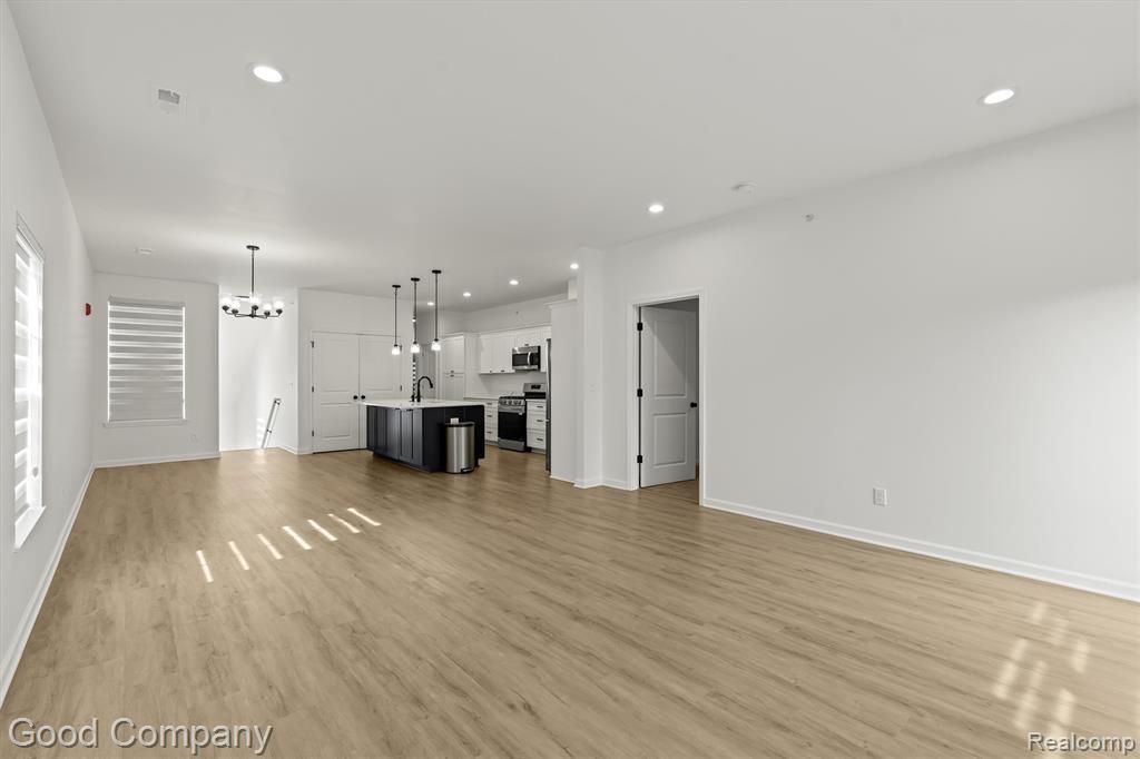 602 Pointe Drive, Walled Lake, MI 48390 — Photo 12