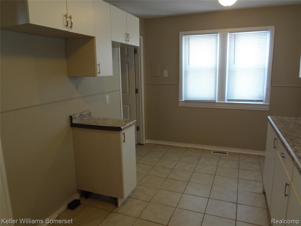 8127 Orchard Avenue, Warren, MI 48089 — Photo 8