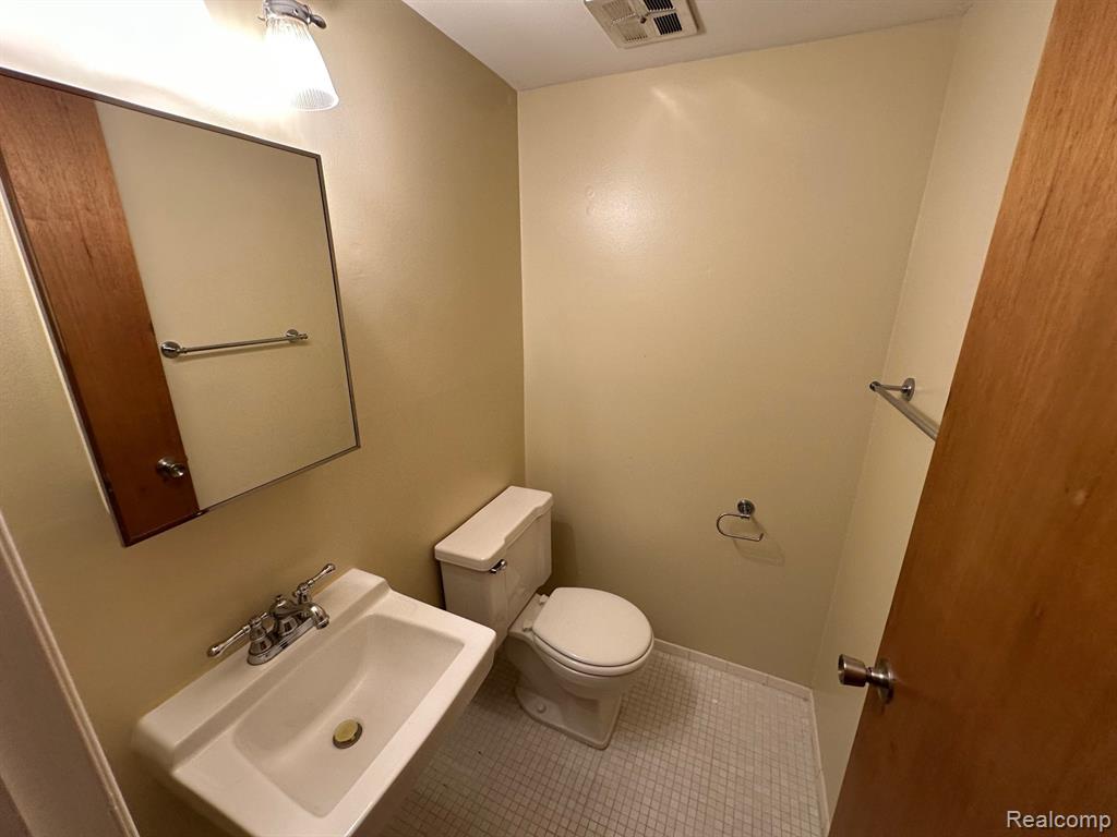 8211 Karam Boulevard, Warren, MI 48093 — Photo 14