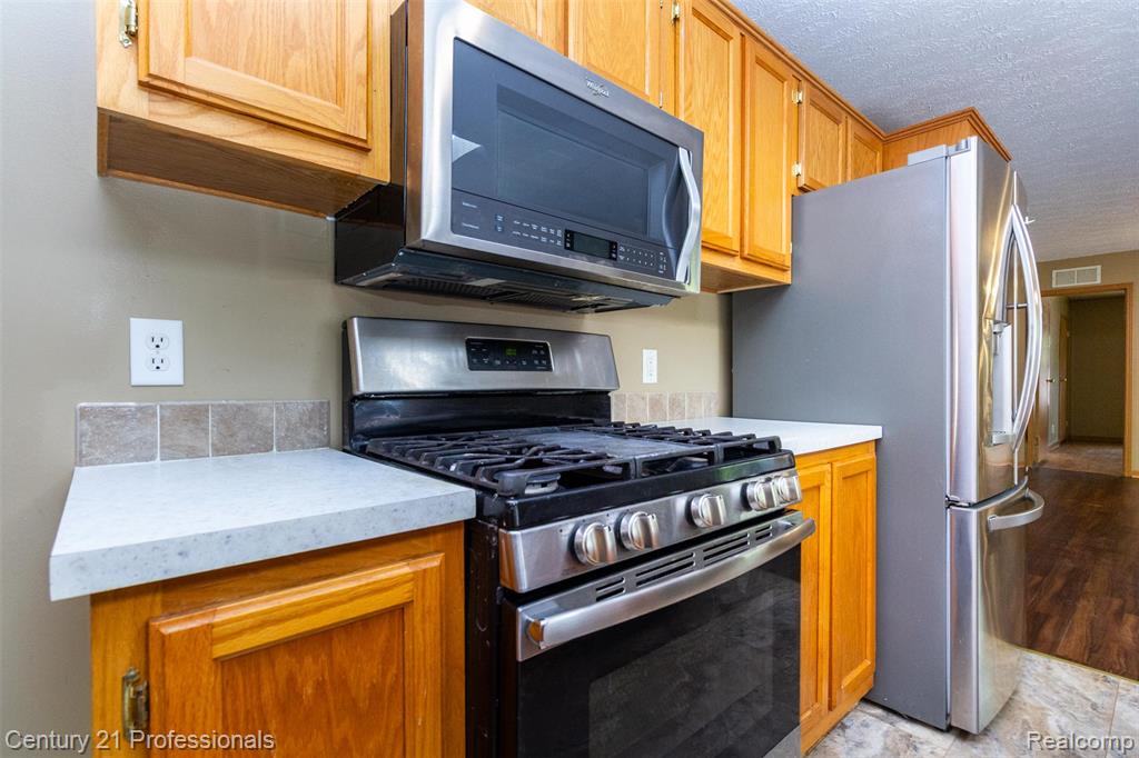 4080 Cass Elizabeth Road, Waterford, MI 48328 — Photo 11