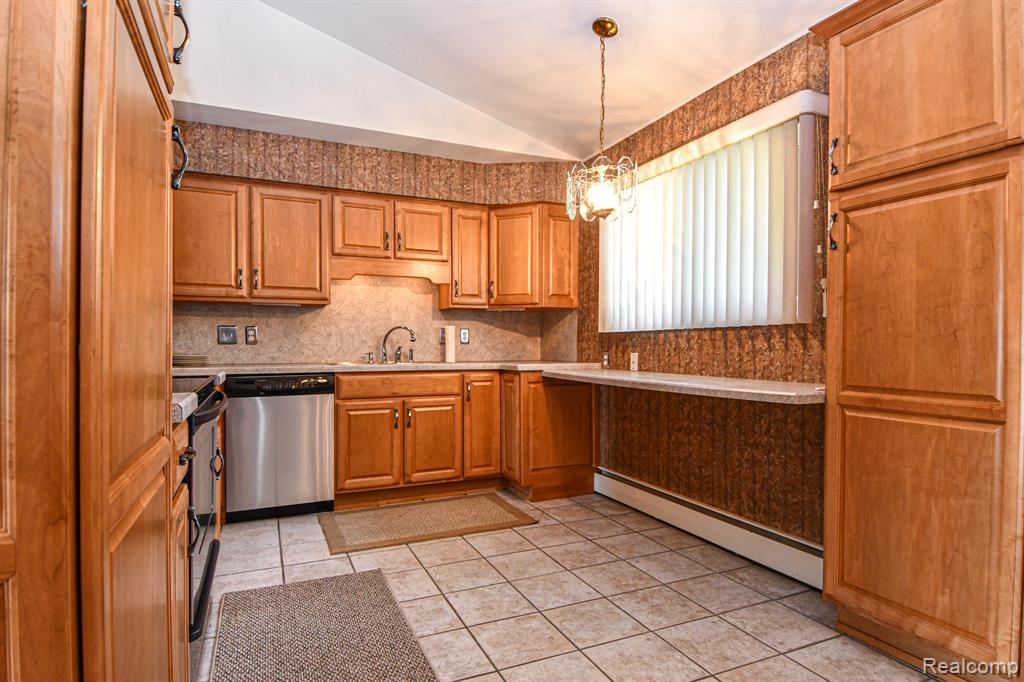6443 Richfield Road, Flint, MI 48506 — Photo 8