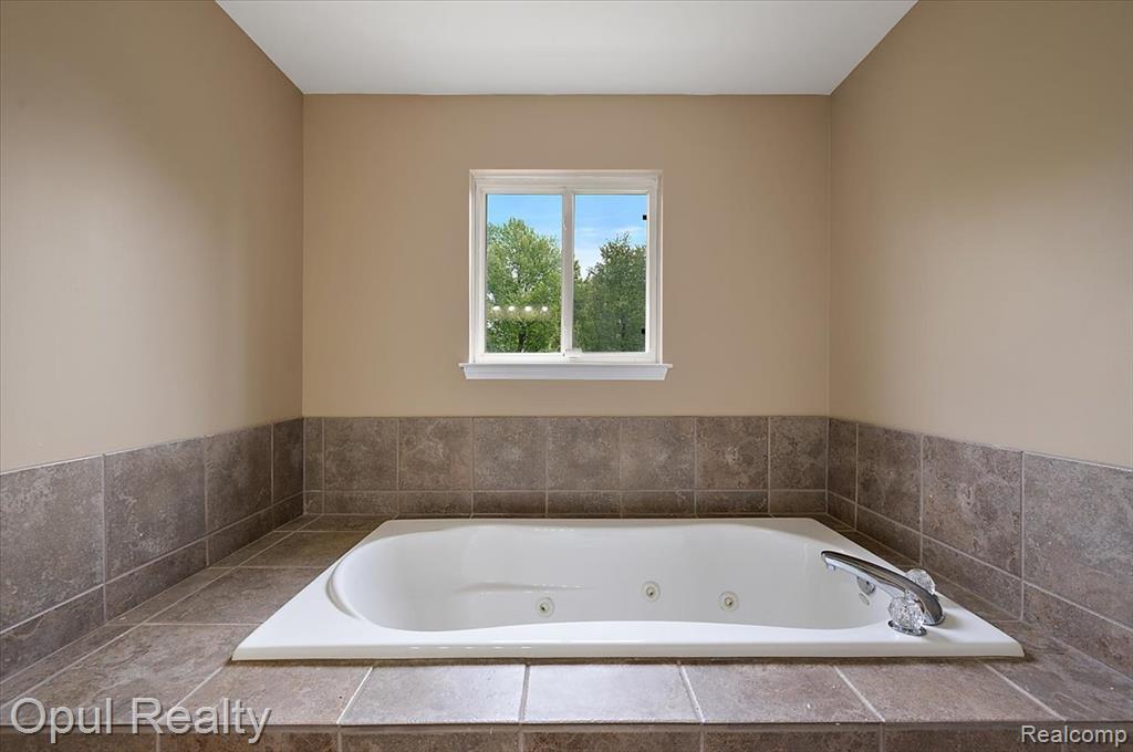 6728 Eckerman Drive, Troy, MI 48085 — Photo 45