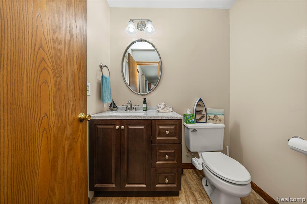 9085 Deering Street, Livonia, MI 48150 — Photo 16
