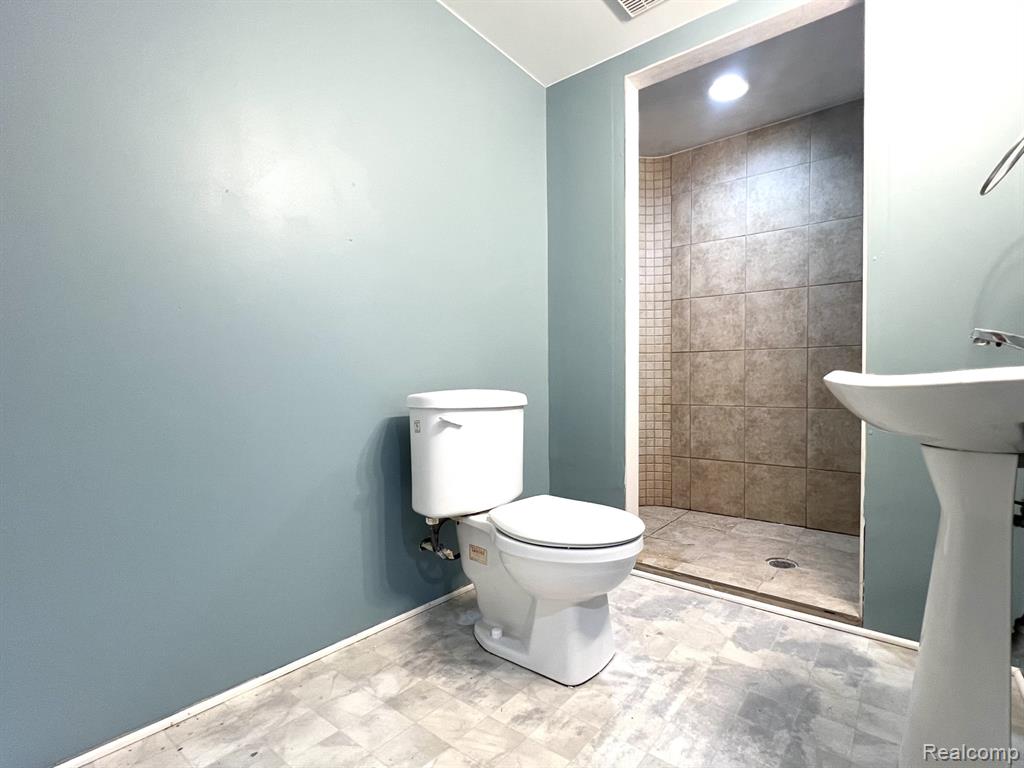 18475 Dalby, Redford, MI 48240 — Photo 18