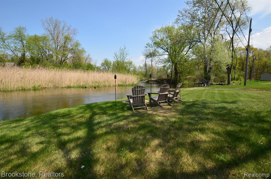 4856 CLINTON WAY Drive, Waterford, MI 48328 — Photo 9