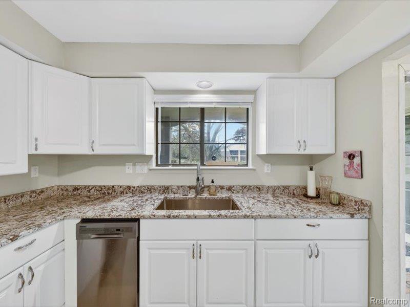29539 Pine Ridge Circle, Farmington Hills, MI 48331 — Photo 11