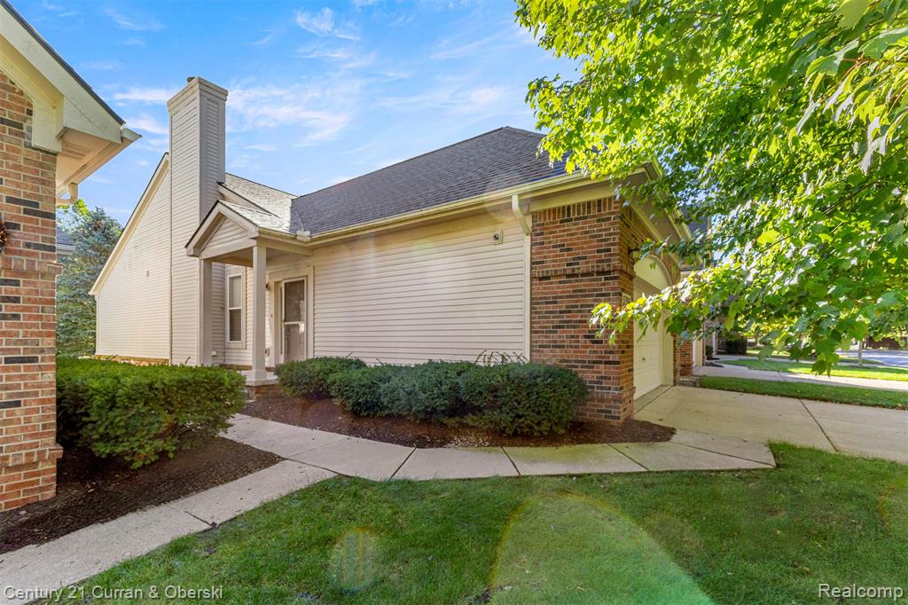 5296 S River Drive S, Commerce Twp, MI 48382 — Photo 4