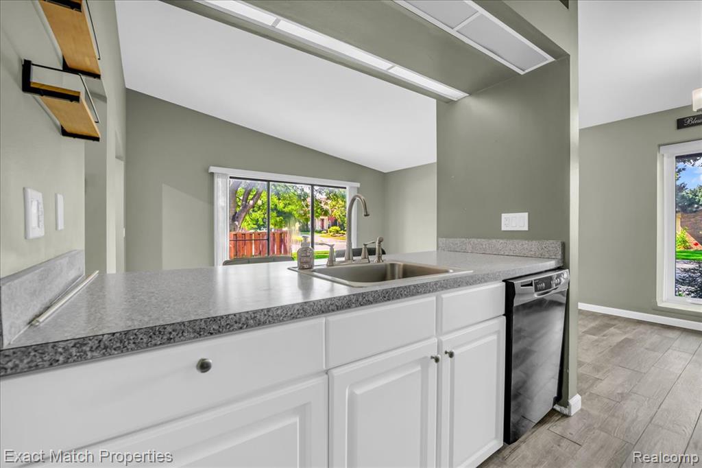 4 Willow Way, Waterford, MI 48328 — Photo 19