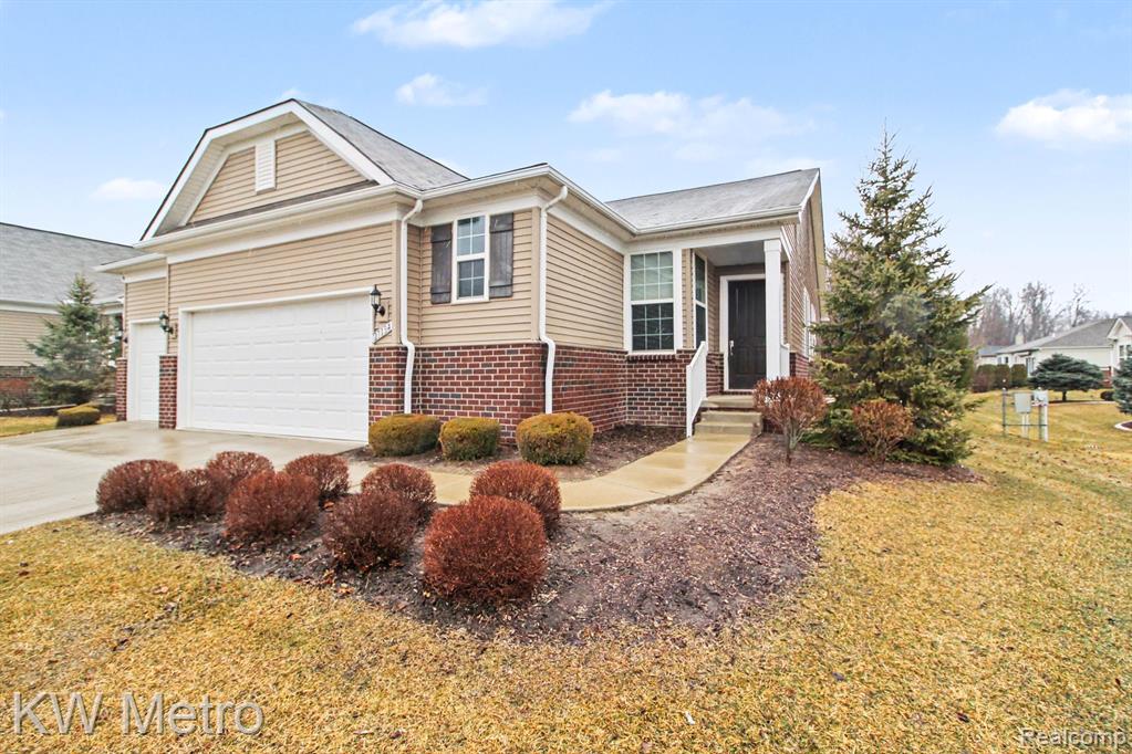 27134 Manistee Lane, Flat Rock, MI 48134 — Photo 24