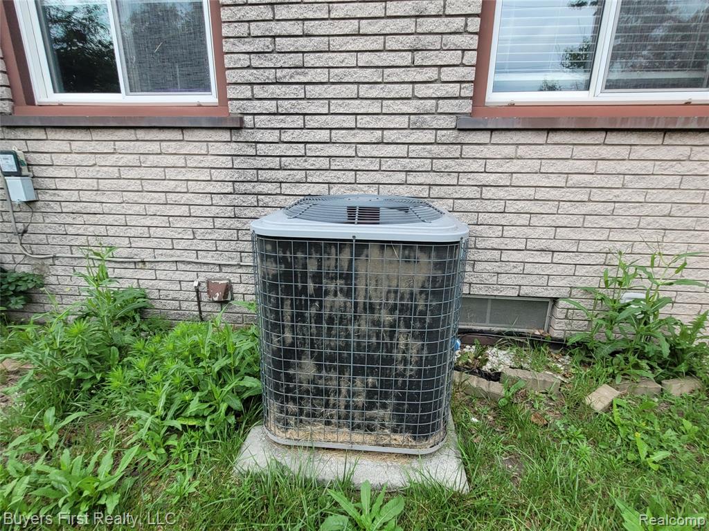 26040 Marlowe Place, Oak Park, MI 48237 — Photo 28