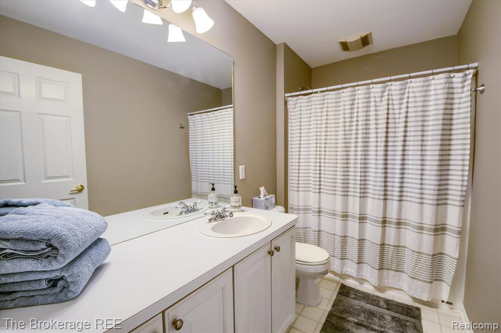 4449 Brighton Drive, Grand Blanc, MI 48439 — Photo 49