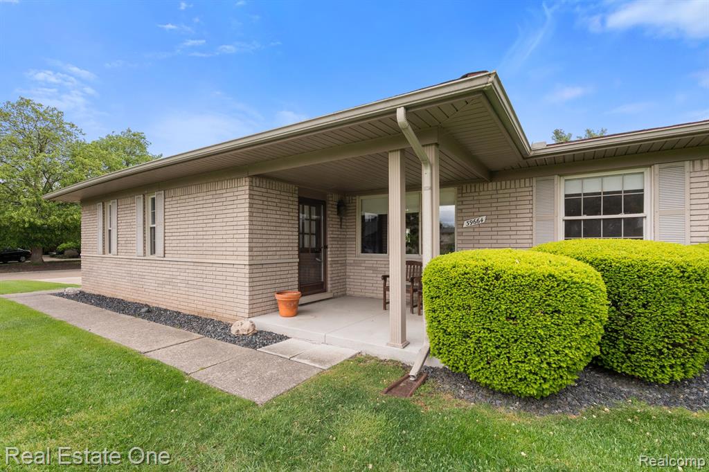 39664 Cadborough Drive, Clinton Twp, MI 48038 — Photo 7