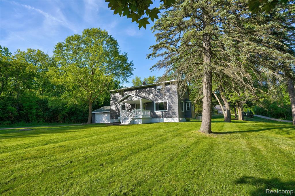 1460 W Silverbell Road, Lake Orion, MI — Photo 9