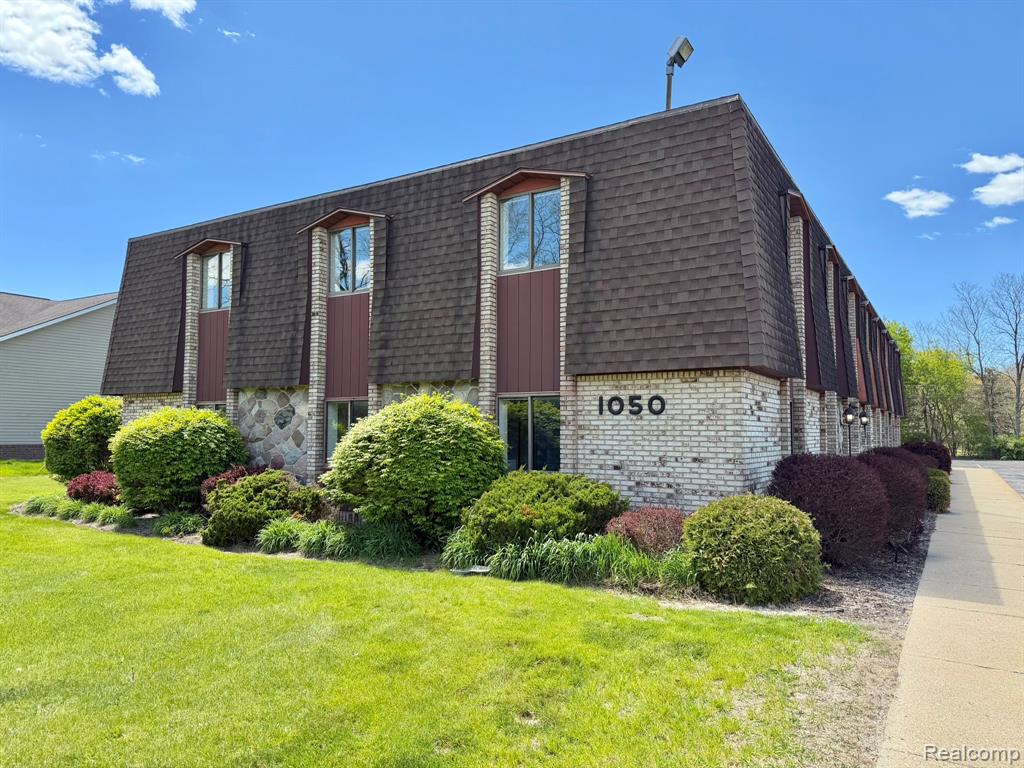 1050 S Milford Road, Highland, MI