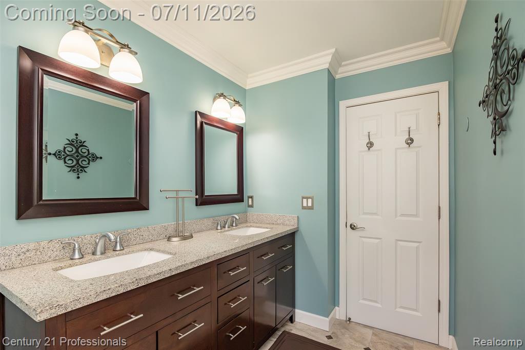 689 Woodfield Way, Rochester Hills, MI 48307 — Photo 27