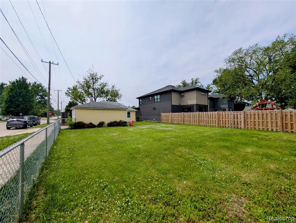 4302 Mandalay Avenue, Royal Oak, MI 48073 — Photo 24
