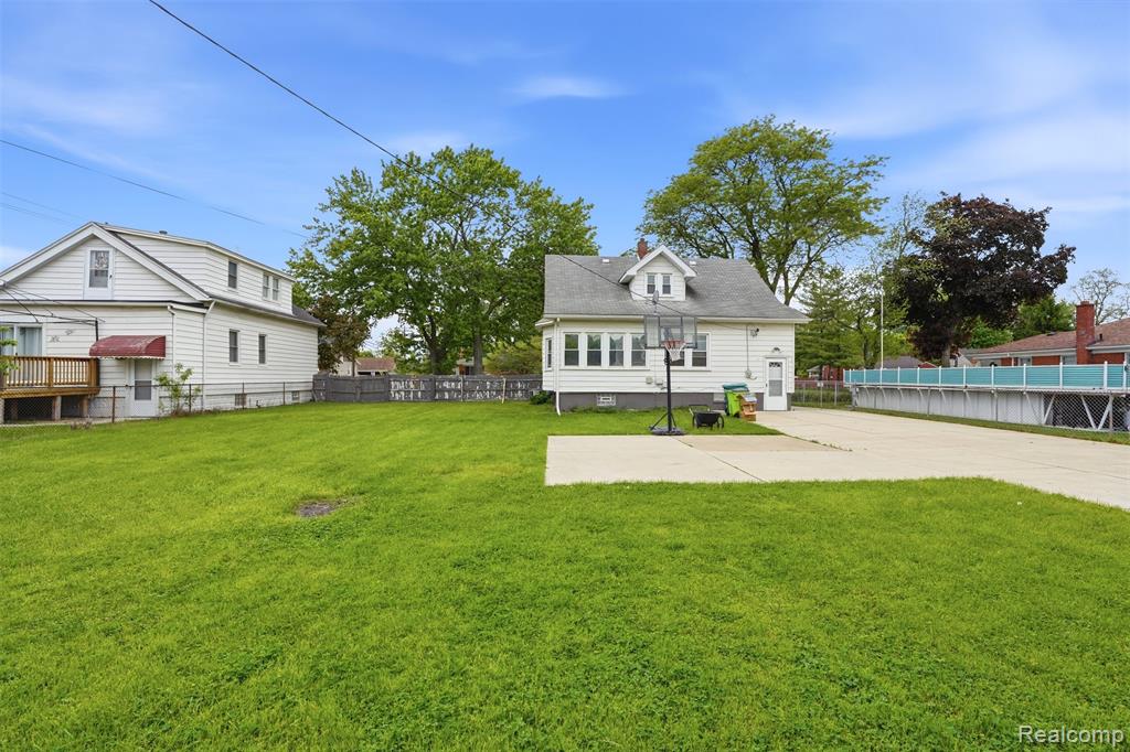 24248 Hayes Avenue, Eastpointe, MI 48021 — Photo 38
