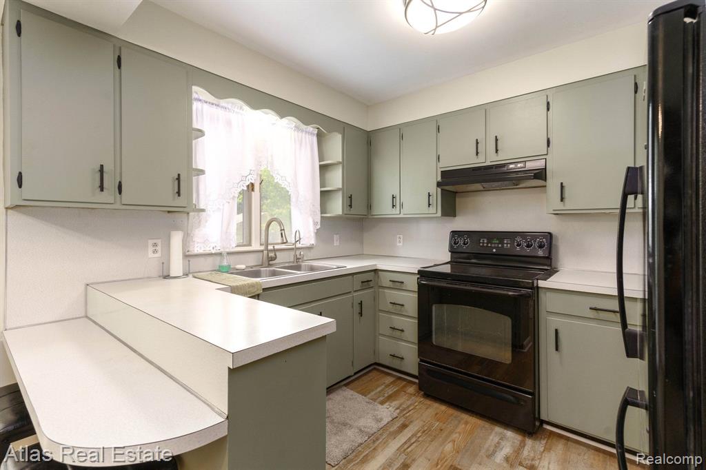 9450 HOGAN Road, Fenton, MI 48430 — Photo 14