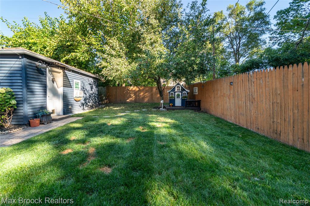 74 W Elza Avenue, Hazel Park, MI 48030 — Photo 20