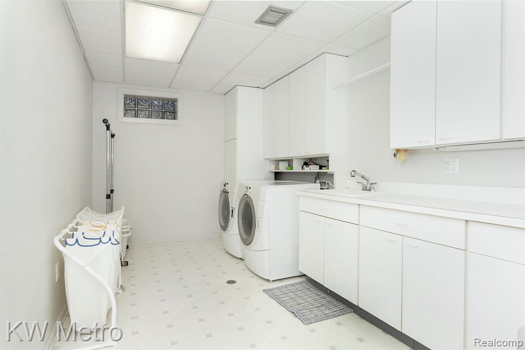 685 TRINWAY Drive, Troy, MI 48085 — Photo 42
