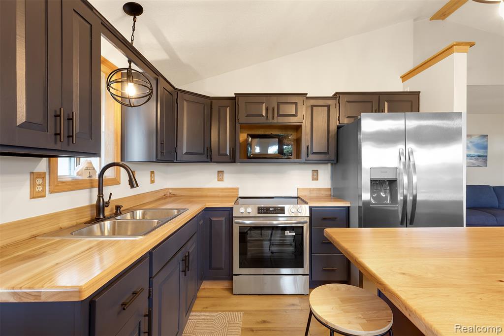 5423 Oakridge Drive, Beaverton, MI 48612 — Photo 2