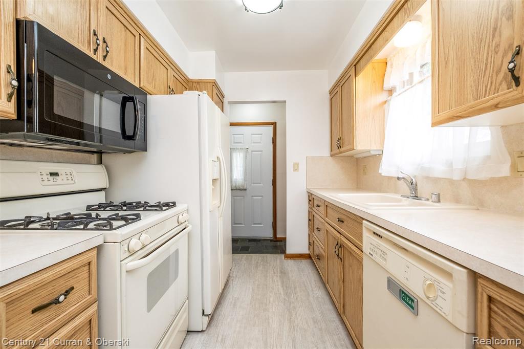 6216 Kinmore Street, Dearborn Heights, MI 48127 — Photo 11