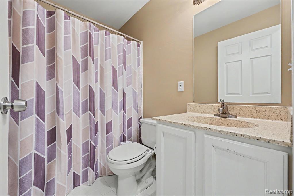 13750 Treeland Drive, Utica, MI 48315 — Photo 22