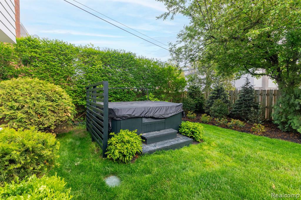 655 CANTERBURY Road, Grosse Pointe Woods, MI 48236 — Photo 46