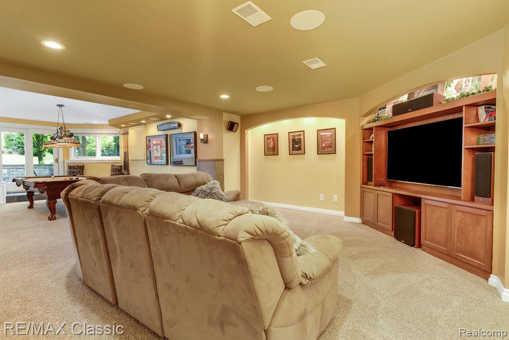 18416 CLAIRMONT Circle E, Northville, MI 48168 — Photo 37