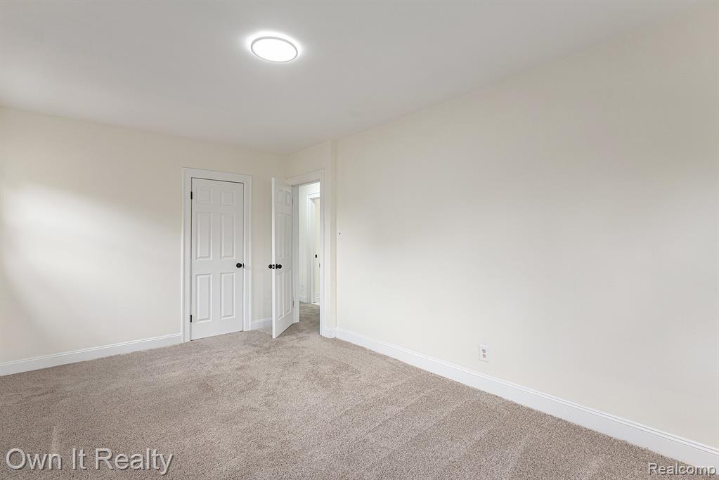 8555 Sorrento Street, Detroit, MI 48228 — Photo 18