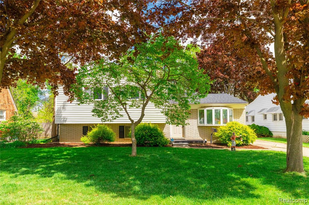 569 Hendrickson Boulevard, Clawson, MI — Photo 2