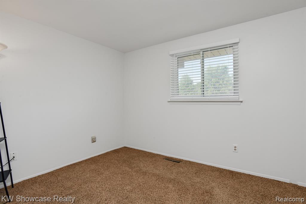 6322 CLARENDON Drive, Canton, MI 48187 — Photo 38