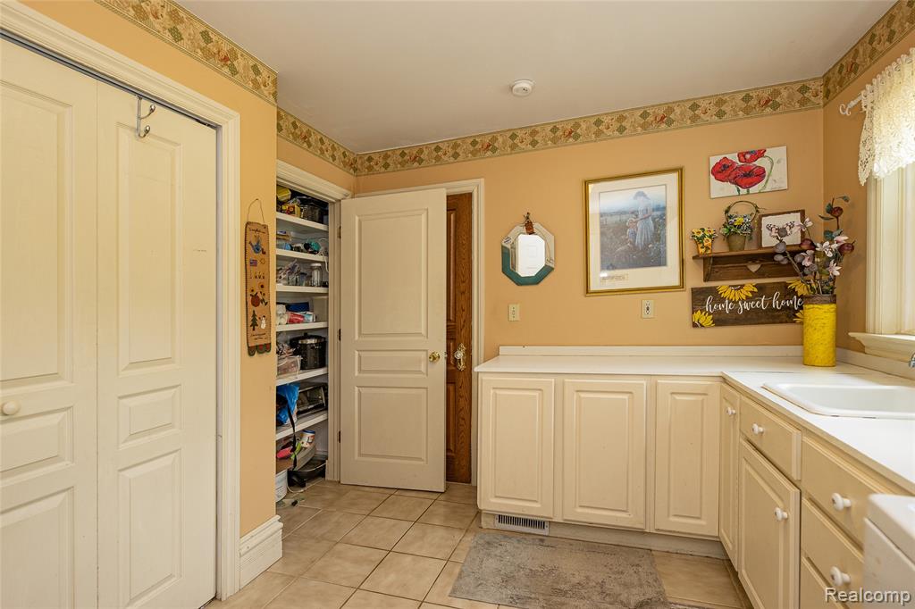 3839 Shamrock Drive, Lapeer, MI 48446 — Photo 50