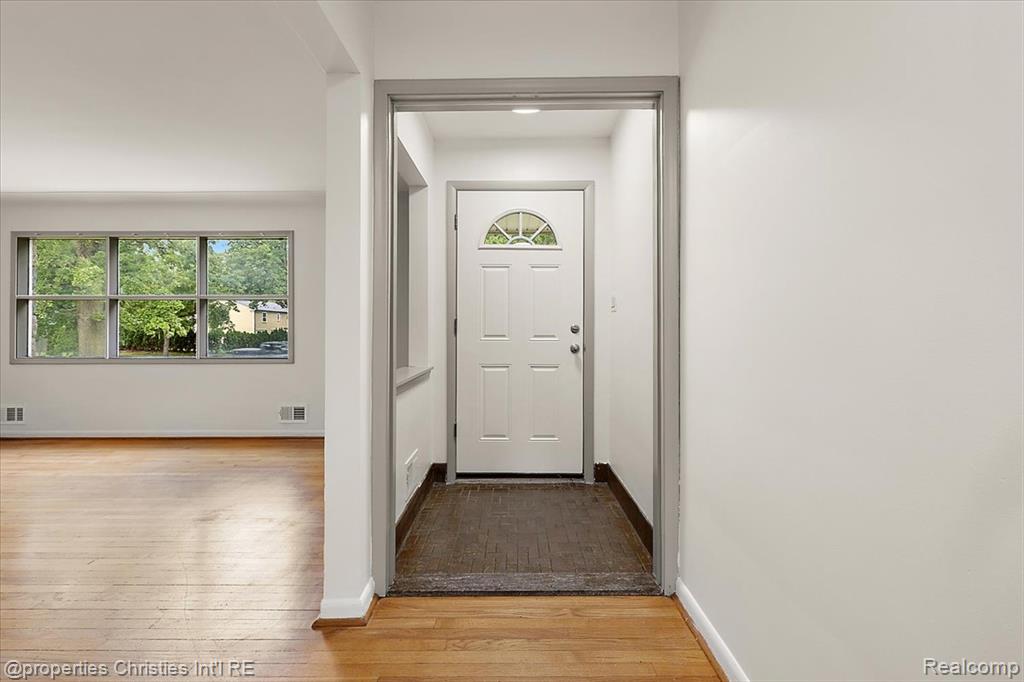 6030 Lahser Road, Bloomfield, MI — Photo 4