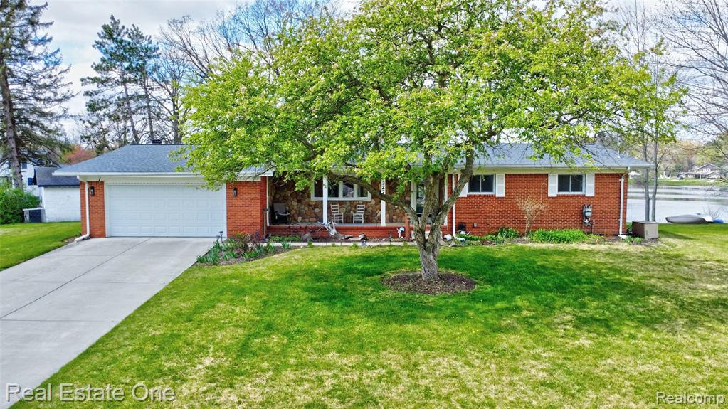 327 Coats Road, Lake Orion, MI 48362 — Photo 43