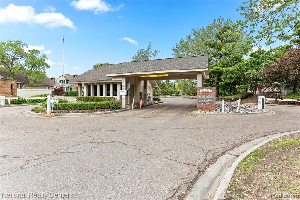 7207 Creeks Bend Drive, West Bloomfield, MI — Photo 58