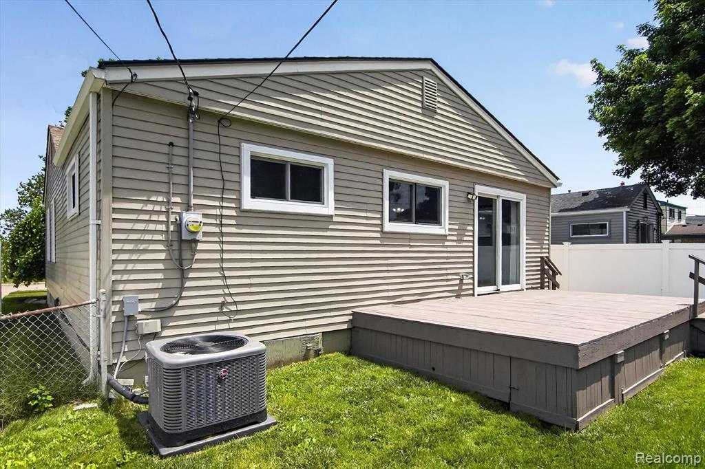 672 8th Street, Wyandotte, MI 48192 — Photo 49