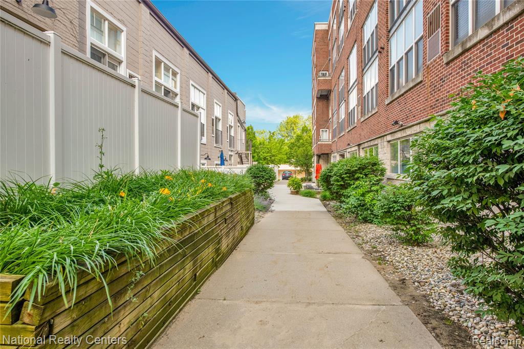 98 Northbound Gratiot Avenue, 29, Mount Clemens, MI 48043 — Photo 17