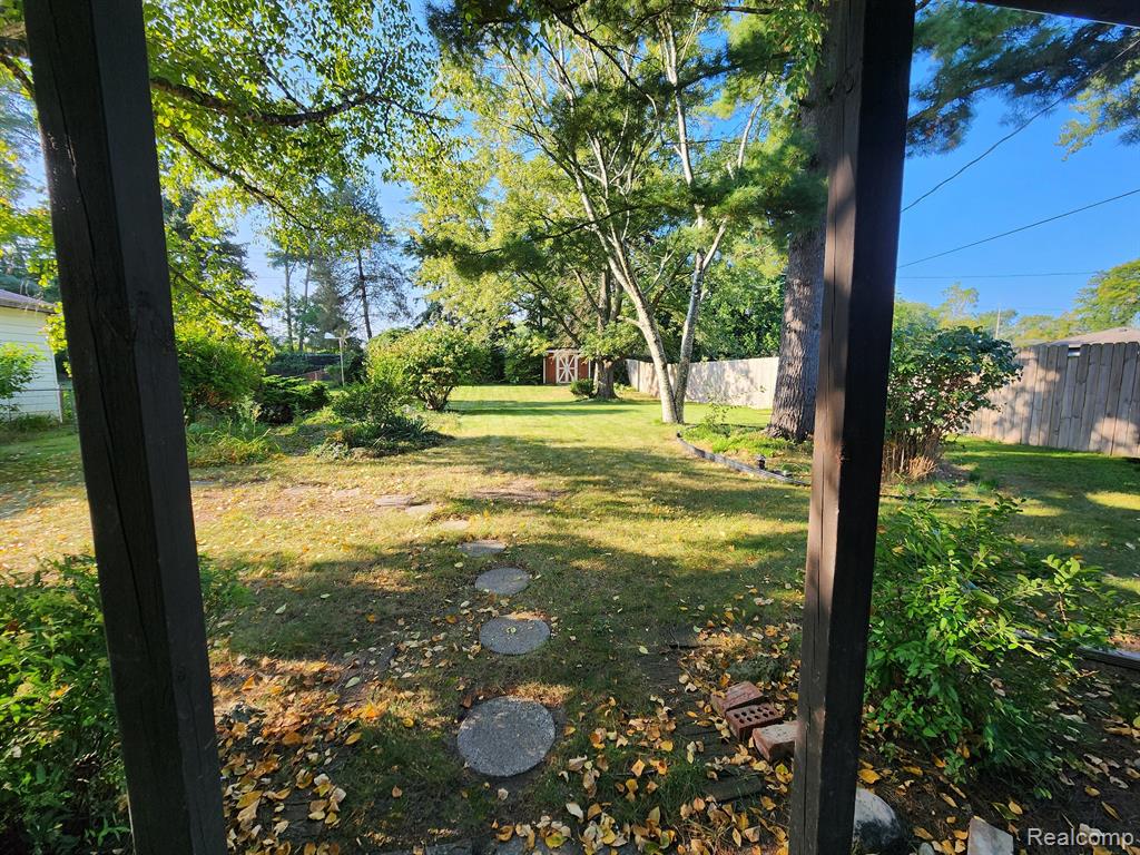 801 WORCHESTER Drive, Fenton, MI 48430 — Photo 4