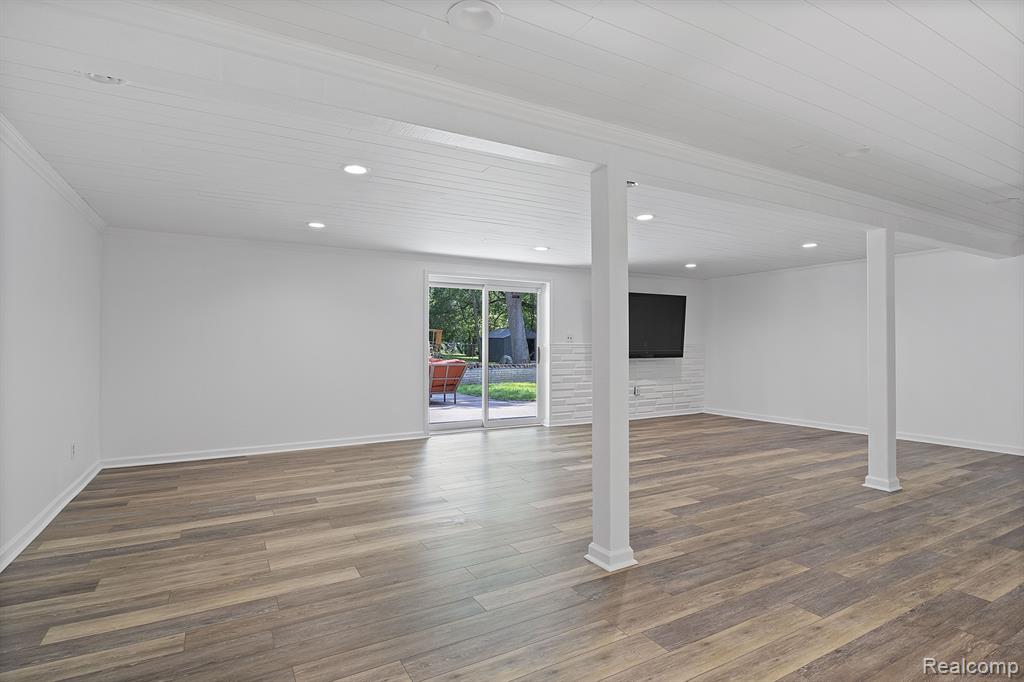 54655 PONTIAC Trail, Milford, MI 48381 — Photo 27