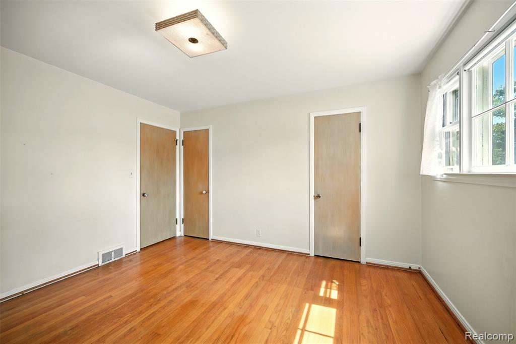 826 Shoreham Road, Grosse Pointe Woods, MI 48236 — Photo 14