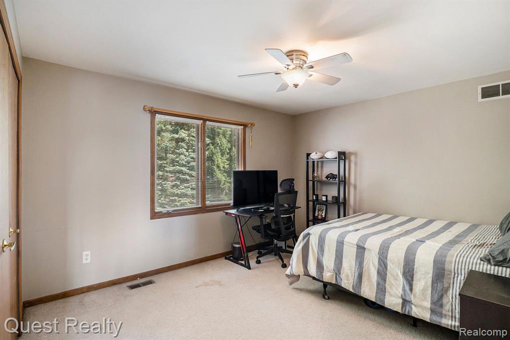 5780 GARNET Circle, Clarkston, MI 48348 — Photo 24