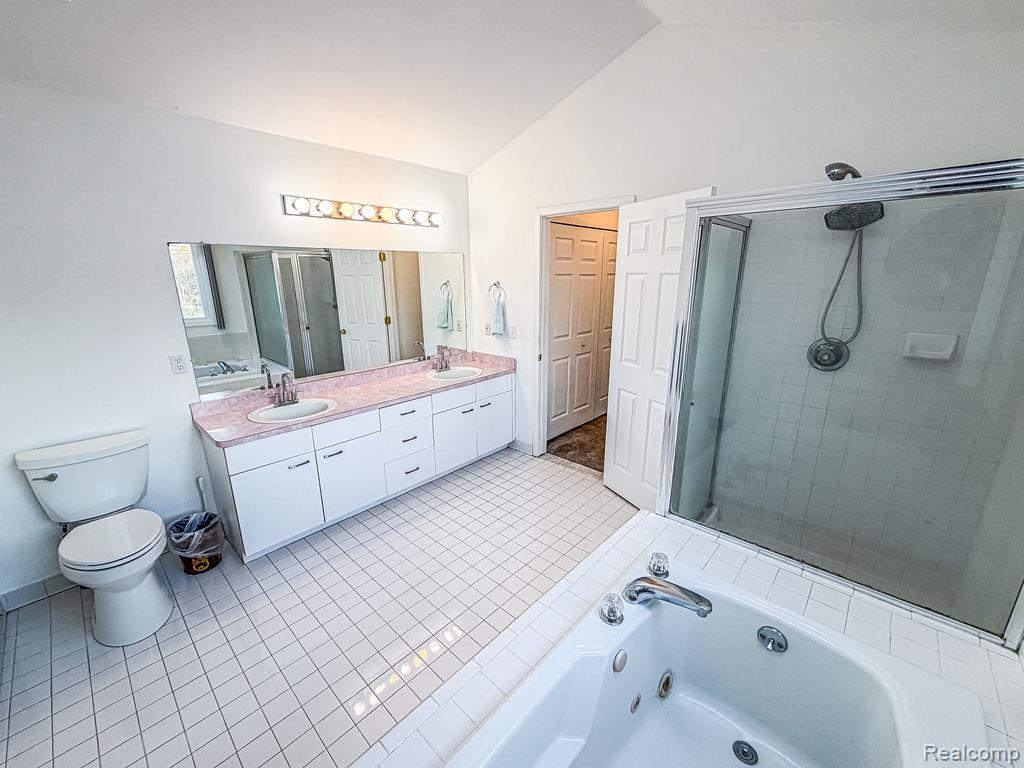 7240 Aaronway Drive, West Bloomfield, MI 48324 — Photo 34